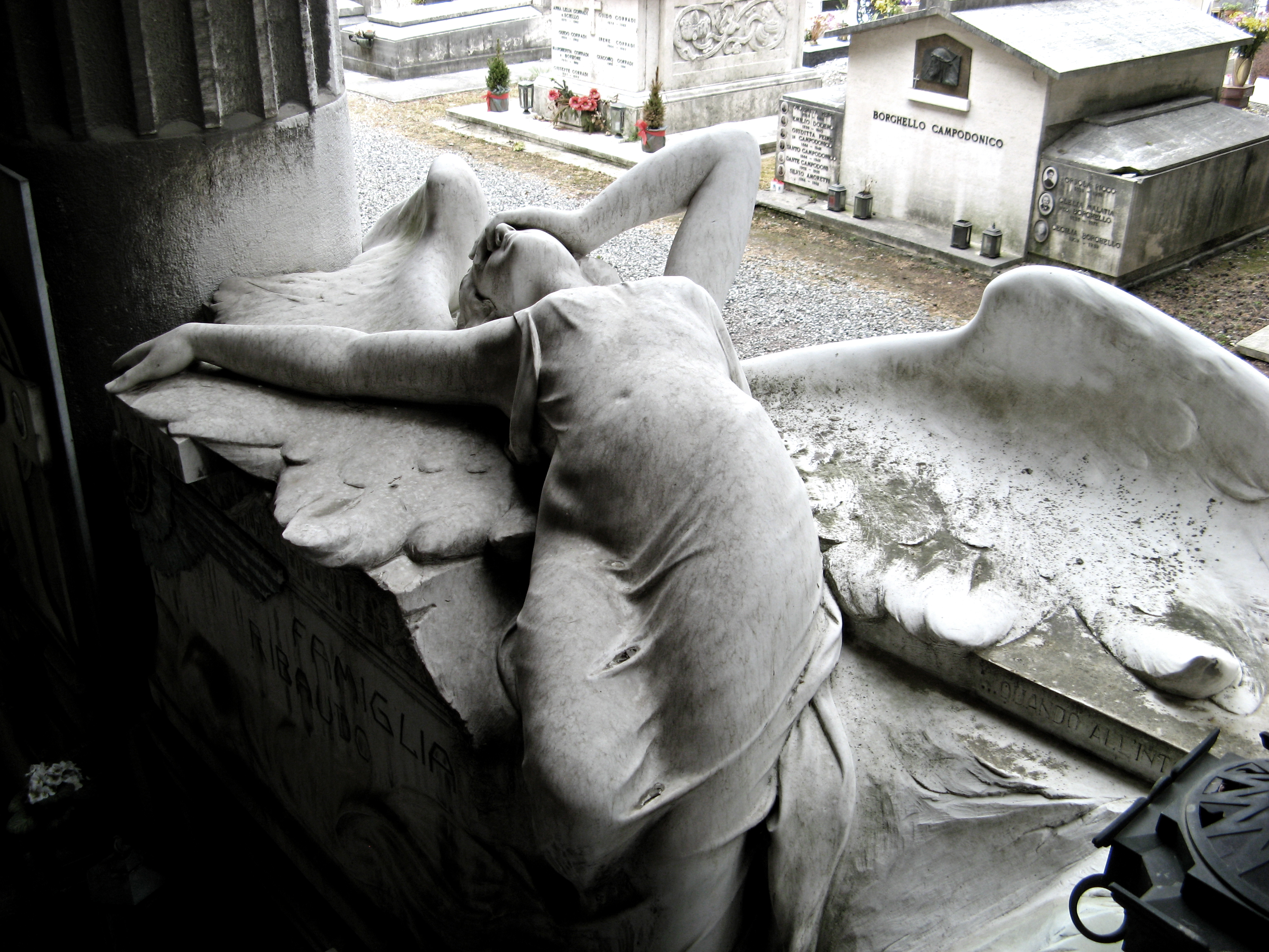 Генуя кладбище надгробие с ангелом