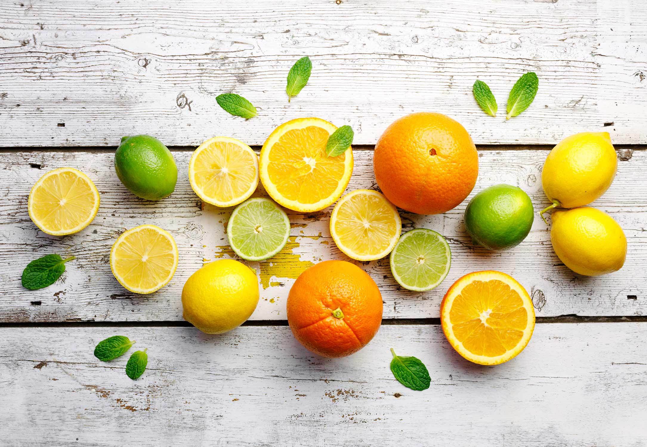 Лимон цитрусовые фрукты. Лайм лимон апельсин мандарин. Апельсин лайм грейпфрут. Лимон Citrus Limon. Лимоны грейпфрут апельсины.