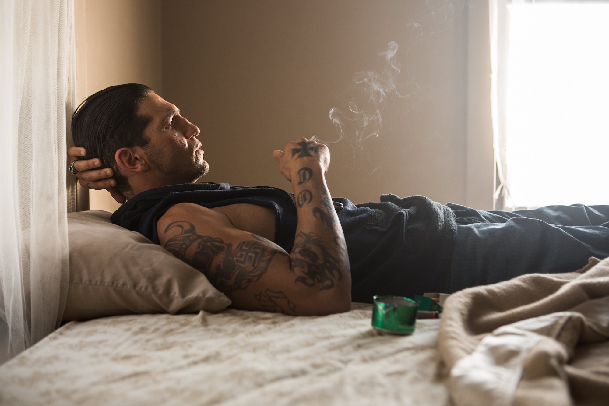 Actor Boy Frank Shot Caller Jon Bernthal Man Tattoo Wallpaper - Resolution:...