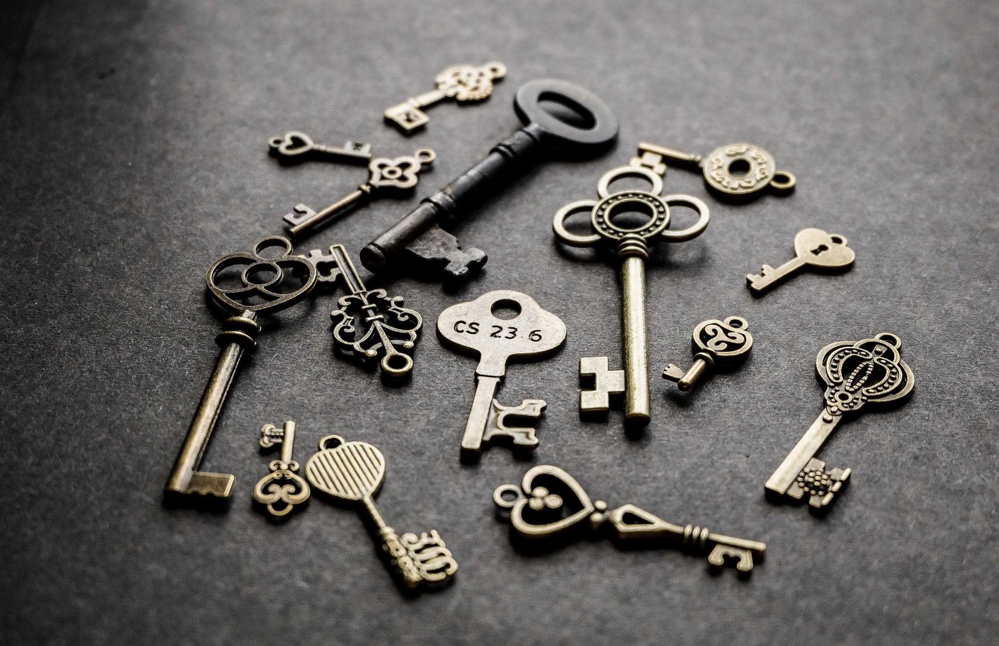 Keys picture. Ключ. Красивые ключи. Красивый старинный ключ. Много ключей.