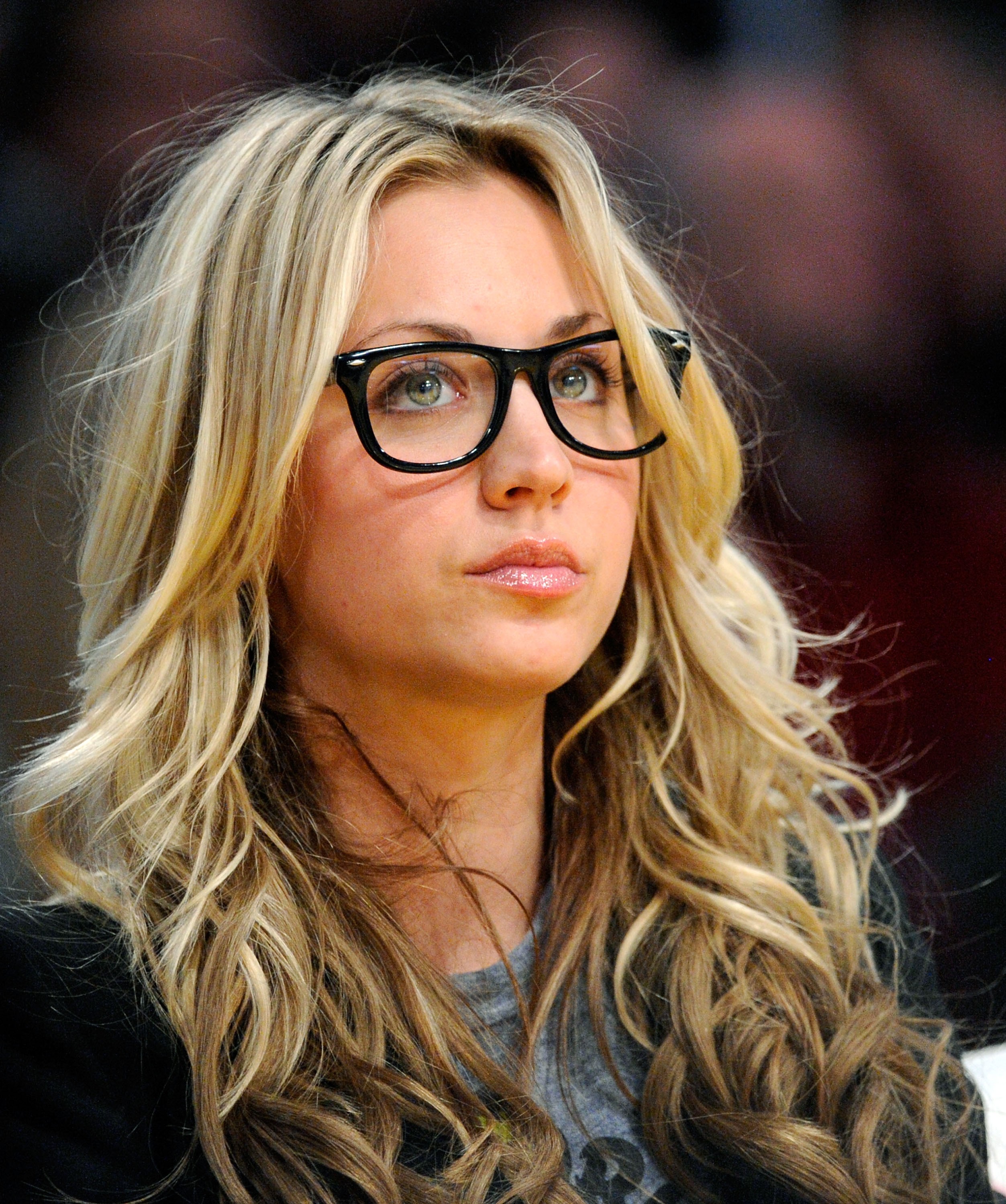 Kaley Cuoco Women Actress Blonde Long Hair Curly Hair Women With Glasses Focused Face Wallpaper