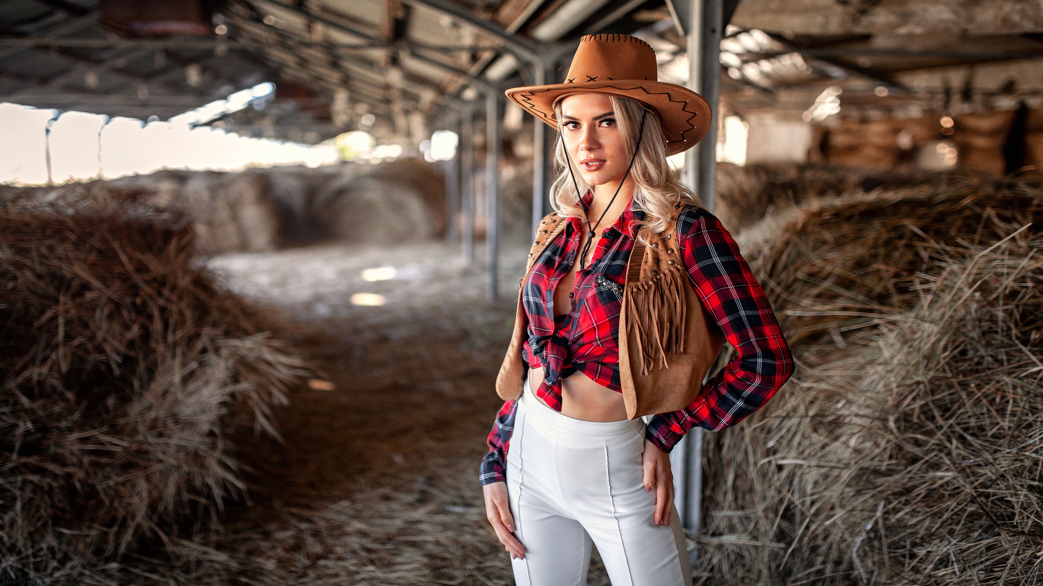 straw. women-with-hats. blonde. cow-girl. women. plaid-shirt. cowgirl. mode...