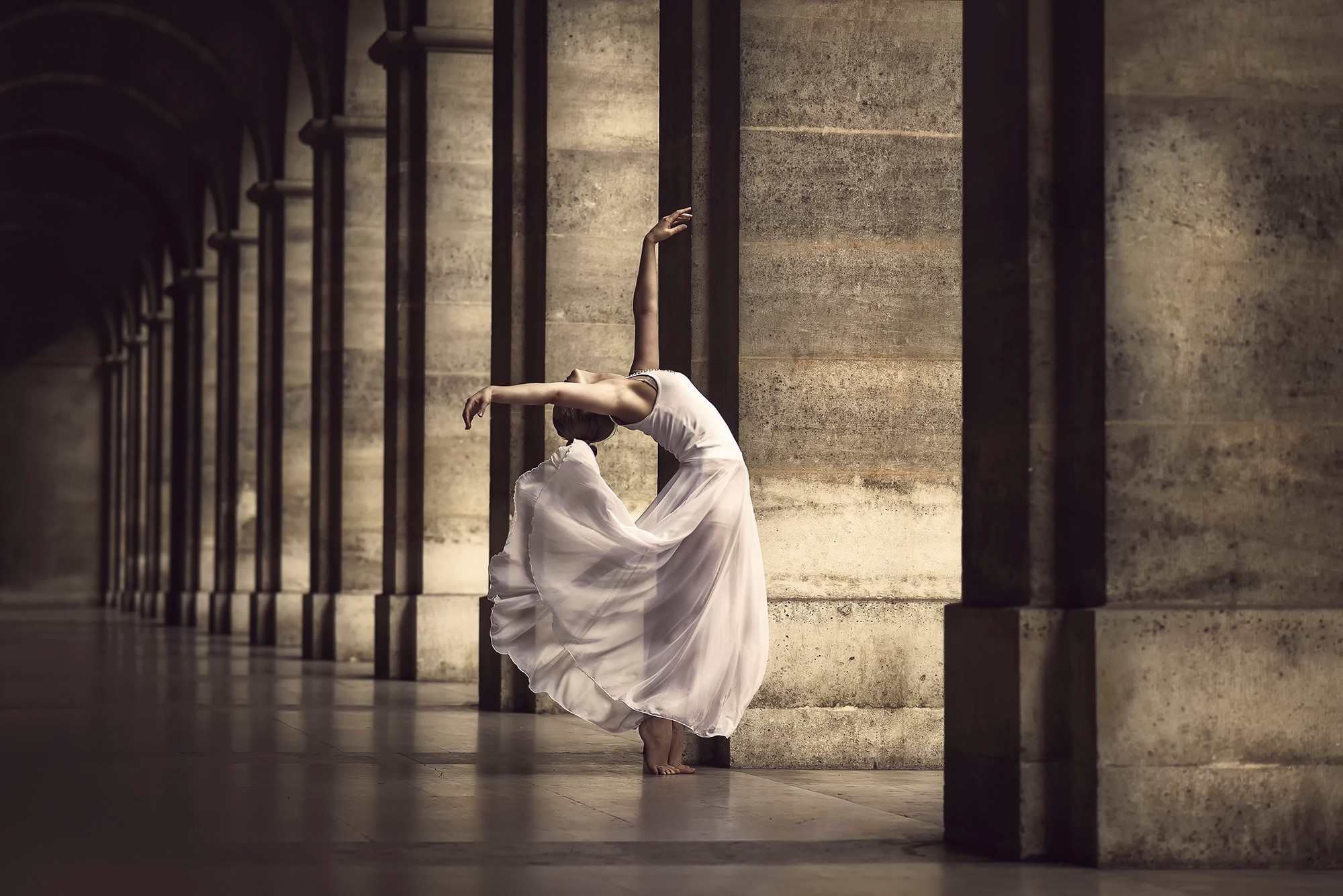 Dance of dancing remix. Балерина. Девушка балерина. Танцовщица в белом платье. Балерина фото.